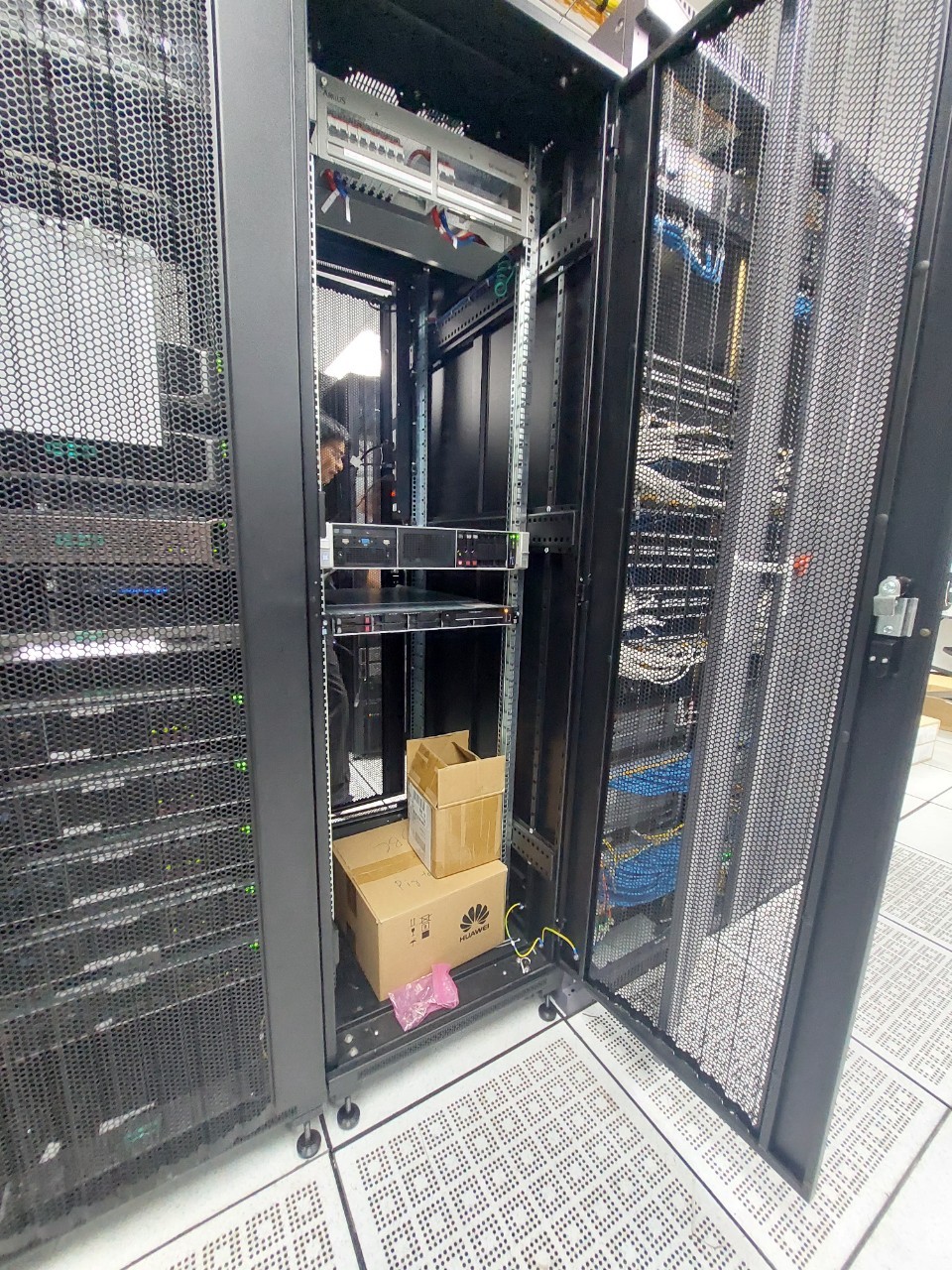 Server Network - Slide 4