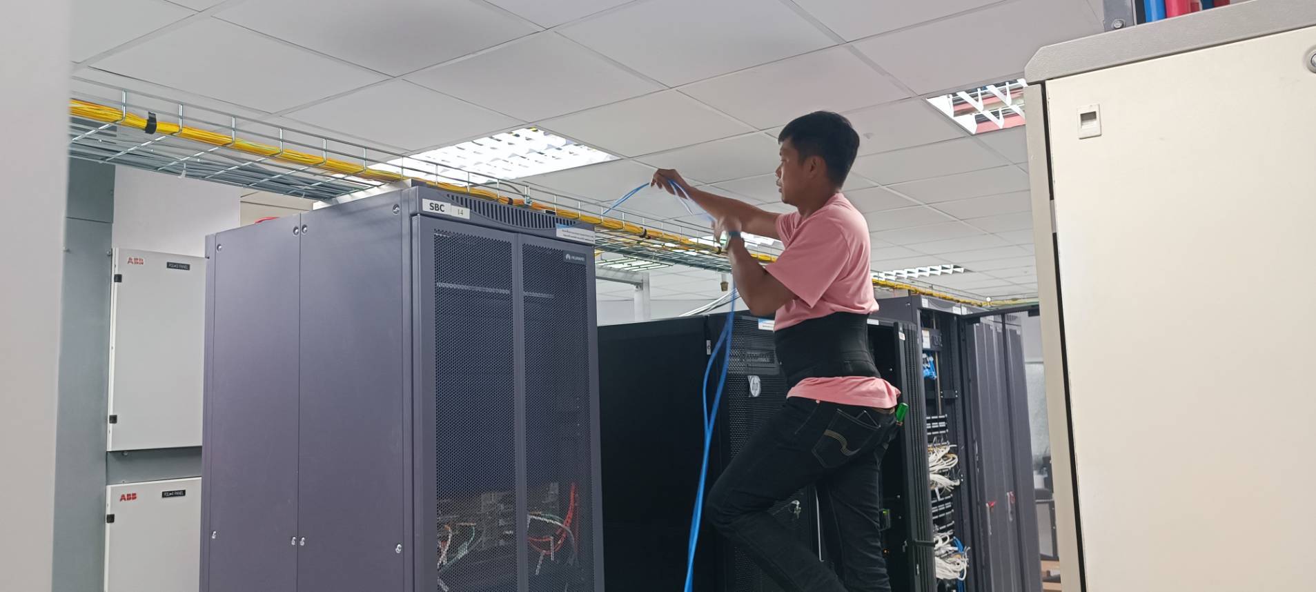 Server Network - Slide 2